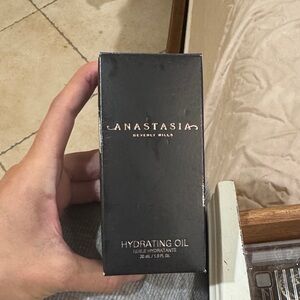 Anastasia Beverly Hills Hydrating Oil in Sleek Black Packaging